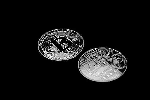 加密市场惊心动魄24小时：机构与散户的生死博弈